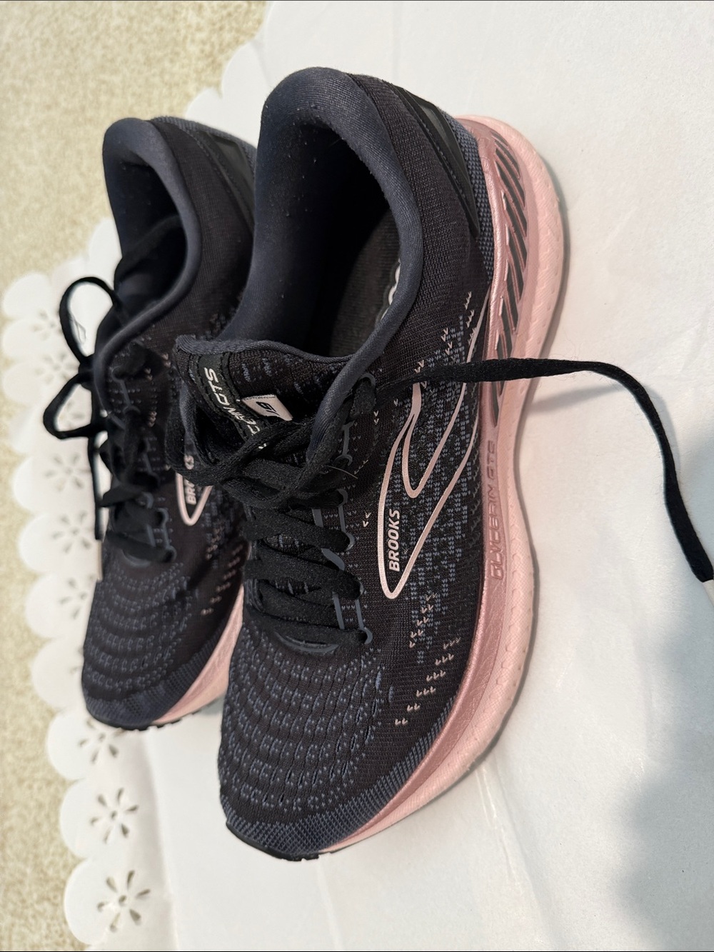 Brooks Women's Black and Pink Running Sneakers